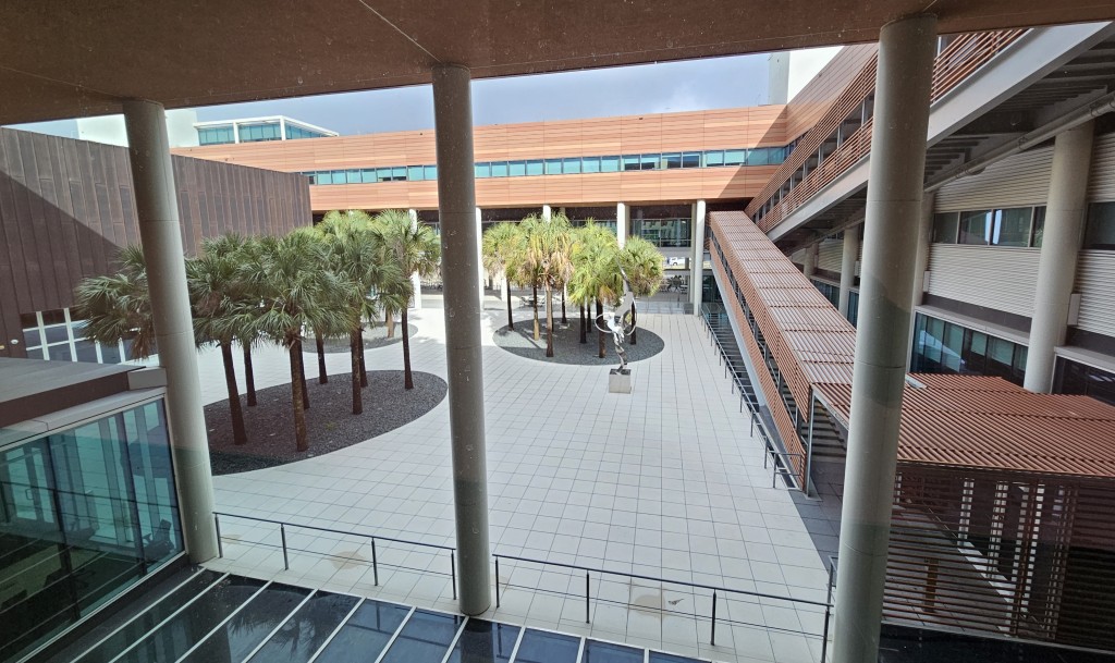 Darla Moore School of Business, U. of South Carolina (courtyard view)